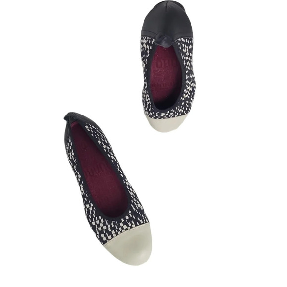 Munro Henlee Checkered Black and White Patterned Round Toe Ballet Flats - Picture 2 of 7